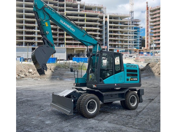 Máy xúc bánh lốp SUNWARD