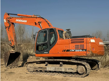 Máy xúc bánh xích DOOSAN DX225LC