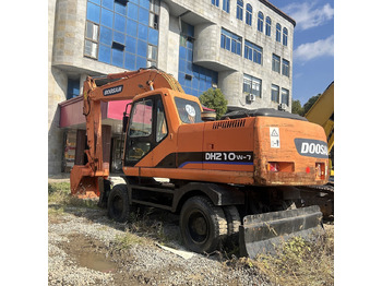 Máy xúc bánh lốp DOOSAN DH210W-7