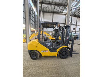 Xe nâng diesel KOMATSU
