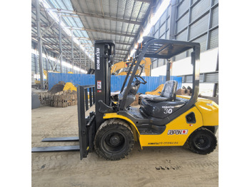 Xe nâng diesel KOMATSU