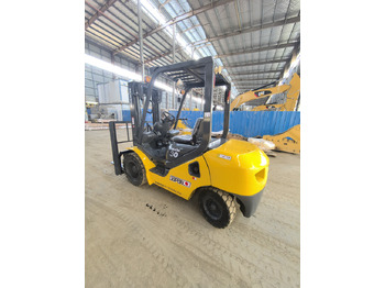 Xe nâng diesel KOMATSU