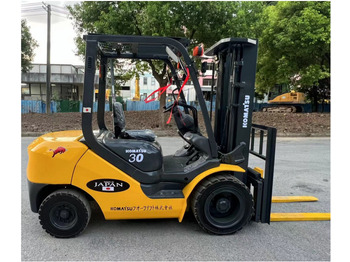 Xe nâng diesel KOMATSU