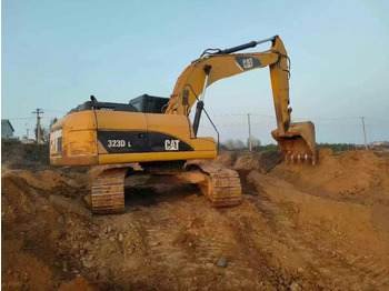 Máy xúc CATERPILLAR 323D
