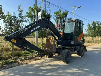 Máy xúc mini DOOSAN DX60