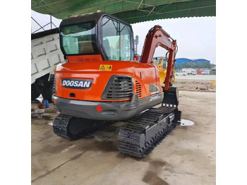 Máy xúc mini DOOSAN DX60