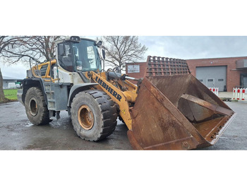 Máy xúc lật bánh lốp LIEBHERR