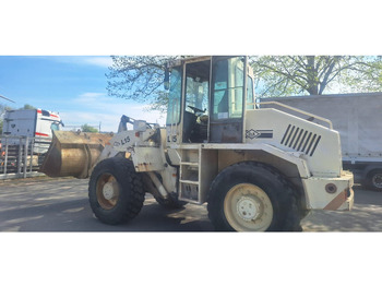 Máy xúc lật bánh lốp O&K