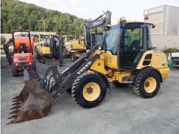 Máy xúc lật bánh lốp VOLVO L25F