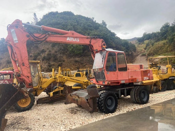 Máy xúc bánh lốp ATLAS
