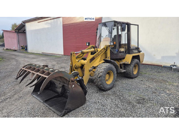 Máy xúc lật bánh lốp HYDREMA