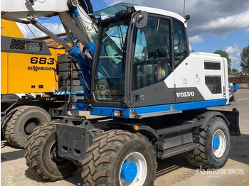 Máy xúc bánh lốp VOLVO EW160E