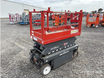 Máy nâng người hình kéo SKYJACK