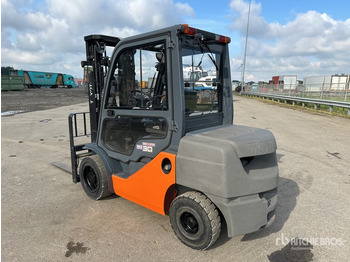 Xe nâng diesel TOYOTA FDF 30