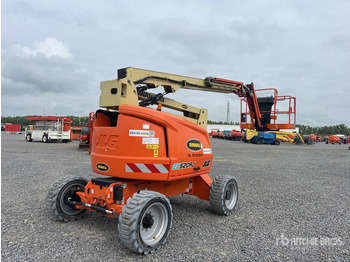 Xe nâng người nhiều khớp nối JLG