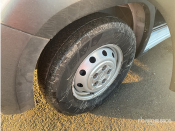 Xe bus mini, Xe van chở khách 2022 Opel Movano Passenger Van: hình 4