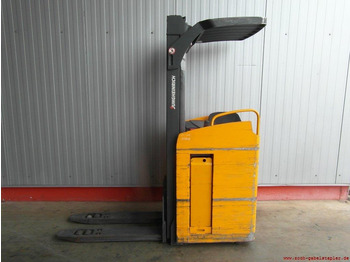 Xe tải tiếp cận JUNGHEINRICH