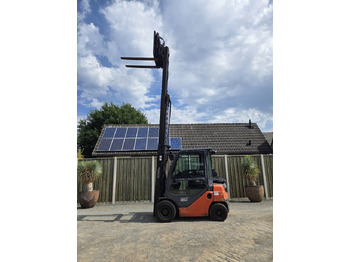 Xe nâng diesel TOYOTA FD 20