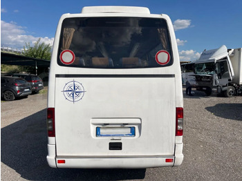 Xe bus mini, Xe van chở khách Mercedes-Benz Sprinter: hình 5