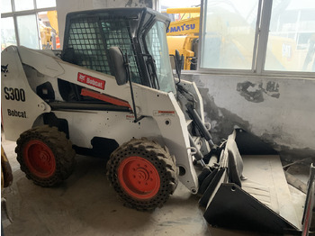 Máy xúc lật đa năng BOBCAT S300