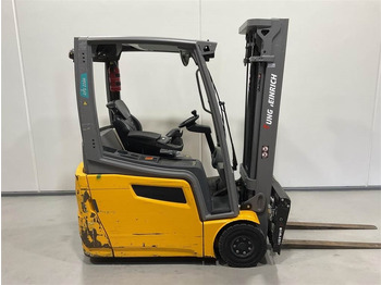 Xe nâng điện JUNGHEINRICH EFG