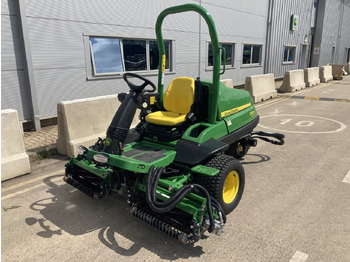 Máy cắt cỏ vườn JOHN DEERE 7200