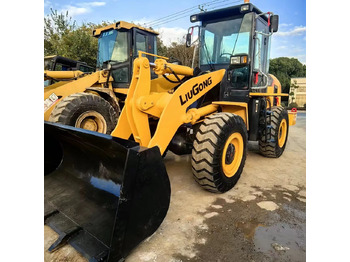 Máy xúc lật bánh lốp