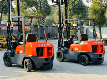 Xe nâng diesel TOYOTA