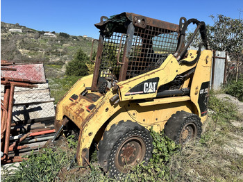 Máy xúc lật đa năng CATERPILLAR