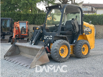 Máy xúc lật đa năng JCB