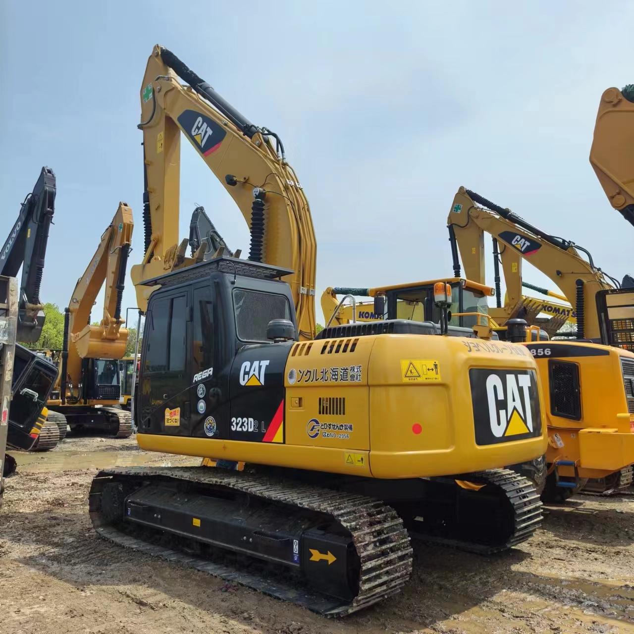 Máy xúc bánh xích CATERPILLAR 323