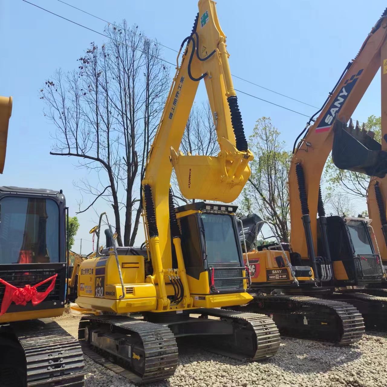 Máy xúc bánh xích KOMATSU PC130