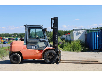 Xe nâng diesel TOYOTA FD 40
