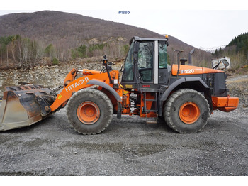 Máy xúc lật bánh lốp HITACHI ZW220