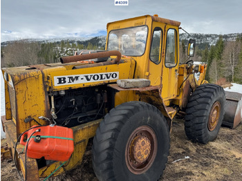 Máy xúc lật bánh lốp VOLVO