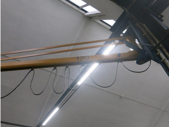 Cần cẩu DEMAG