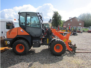 Máy xúc lật bánh lốp KOMATSU WA80