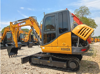 Máy xúc bánh xích XCMG XE60DA