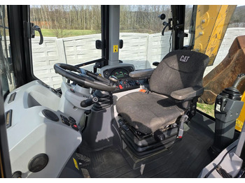 Máy xúc trước múc sau Caterpillar: hình 2