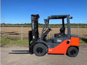 Xe nâng diesel TOYOTA FDF 25