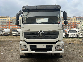 Xe trộn bê tông SHACMAN