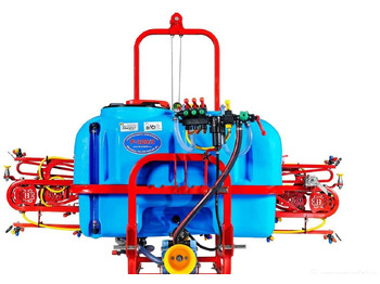 Máy xịt gắn trên máy cày BIARDZKI
