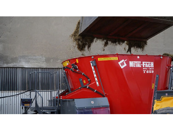 Xe trộn thức ăn gia súc METAL-FACH