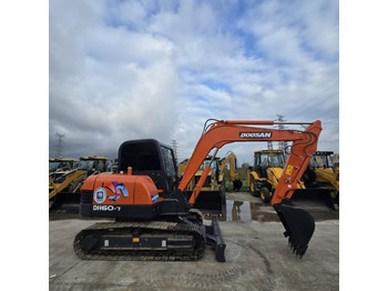 Máy xúc mini DOOSAN DH60-7