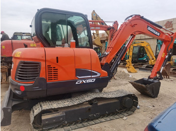 Máy xúc mini DOOSAN DX60