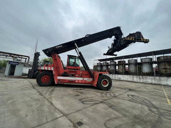 Xe tiếp cận xếp chồng KALMAR
