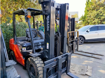 Xe nâng diesel Toyota FDN30: hình 3