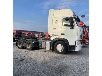 Xe đầu kéo SINOTRUK HOWO