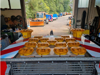 Trang thiết bị xây dựng, Rơ moóc Mersch Absperrtafel Nissen VZ 616 B3 LED Ausführung Auffahrampe Verkehrsleittafel Verkehrsleitanhänger Verkehrssicherungsanhänger Horizont Trebbiner Verkehrssicherung Baustellenabsicherung Unimog Auto: hình 3