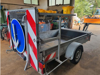 Trang thiết bị xây dựng, Rơ moóc Mersch Absperrtafel Nissen VZ 616 B3 LED Ausführung Auffahrampe Verkehrsleittafel Verkehrsleitanhänger Verkehrssicherungsanhänger Horizont Trebbiner Verkehrssicherung Baustellenabsicherung Unimog Auto: hình 2